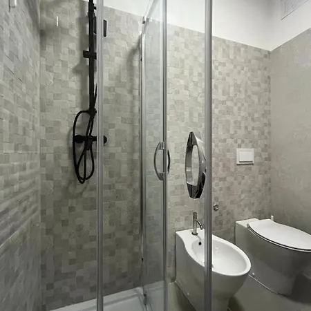 Modern And Spacious With View. Апартаменти Галліполі