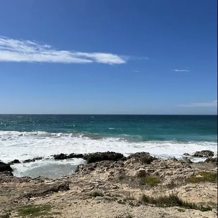 Modern And Spacious With View. Apartmán