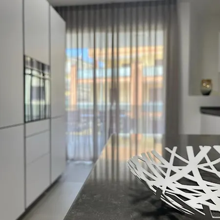 Modern And Spacious With View. * Gallipoli